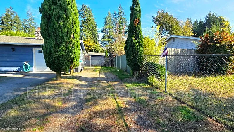 3 bed, 2.0 bath, 1100 sqft, $2,400 — Photo 4
