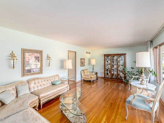 2nd image of 2085 Lavigne Ln
