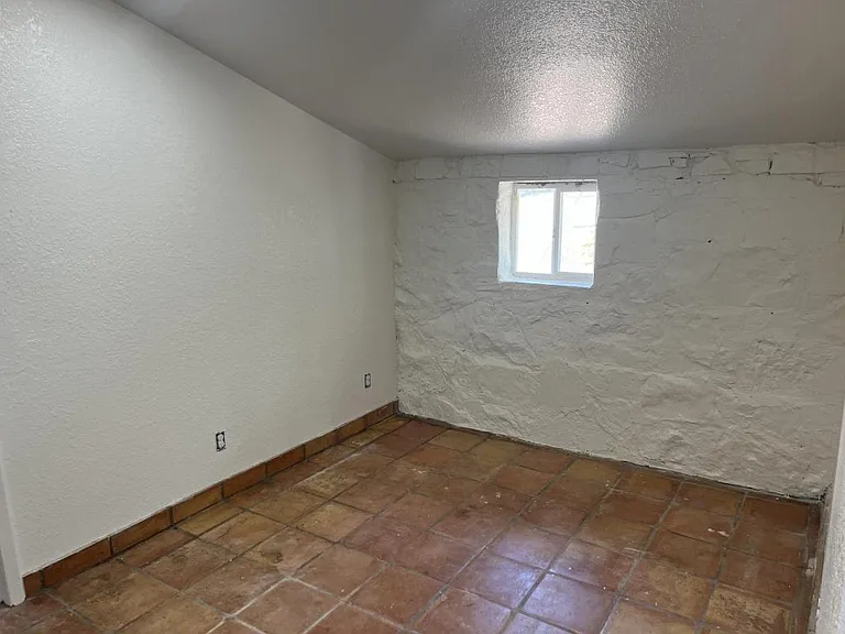 210 Cates St — Photo 8