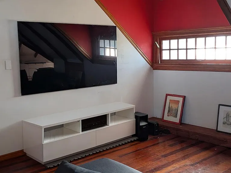 826 S Burlington Ave — Photo 2