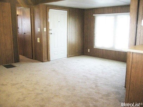 4th image of 6227 Tyee Ave