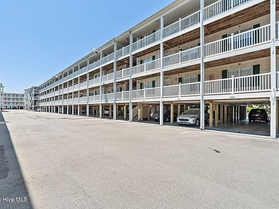 4th image of 105 SE 58th Street # 8302
