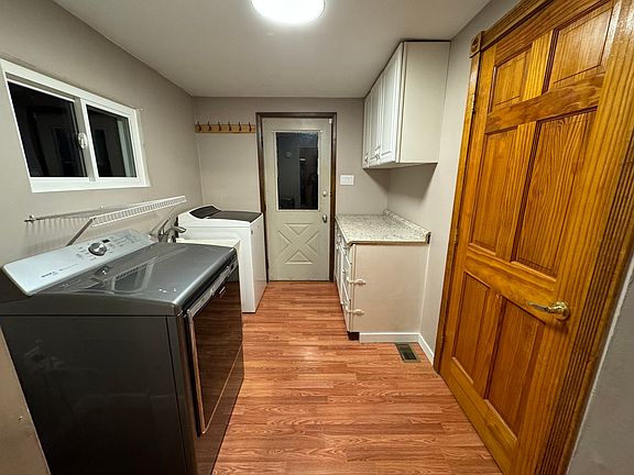 5th image of 211 Railroad Ave #3