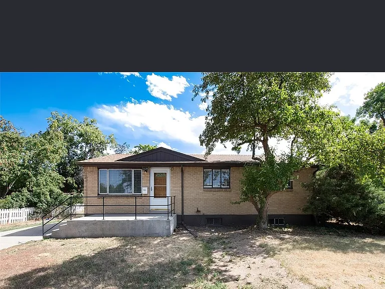 1120 W Oxford Ave — Photo 1