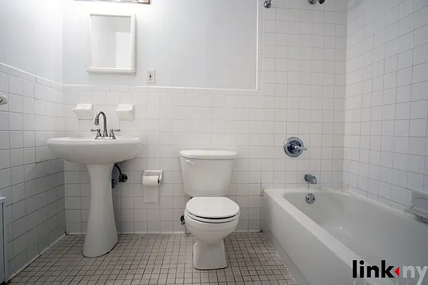 Rented by Link NY Realty | media 7