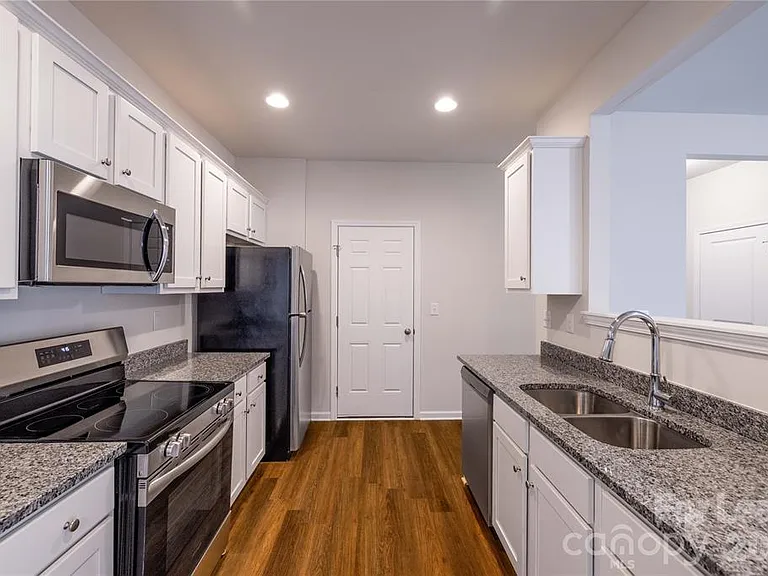 1419 Amhurst St — Photo 17