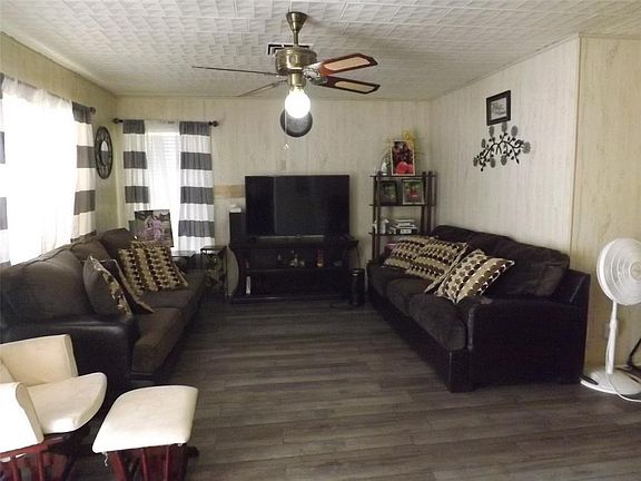 5th image of 153 NW Avenue F