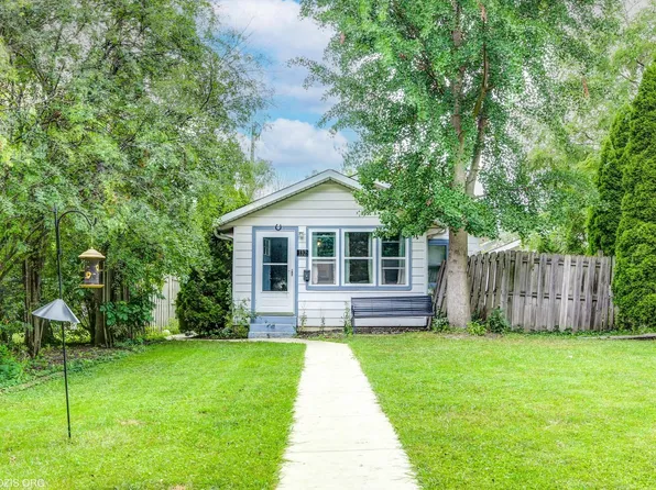 132 N Wilmette Ave, Westmont, IL 60559