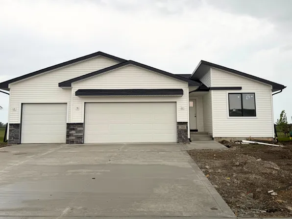 318 NE Chalet St, Elkhart, IA 50073