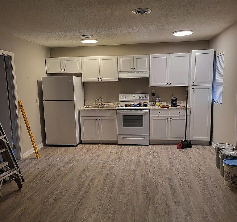 1st image of 3302 N Elm St APT G