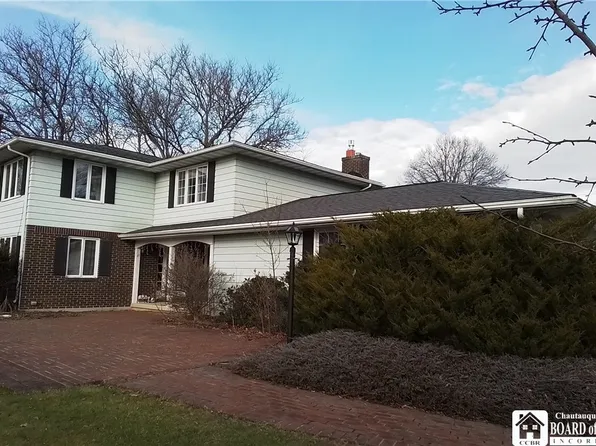 11 Devereux Dr, Allegany, NY 14706