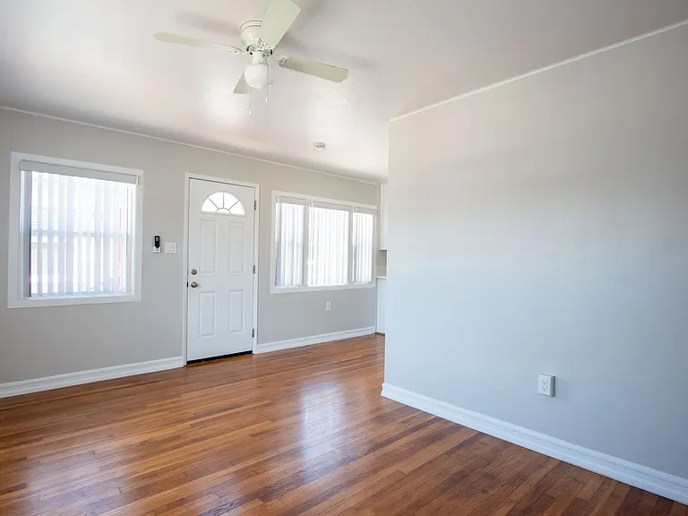 1210-1216 Robinson Ave — Photo 3
