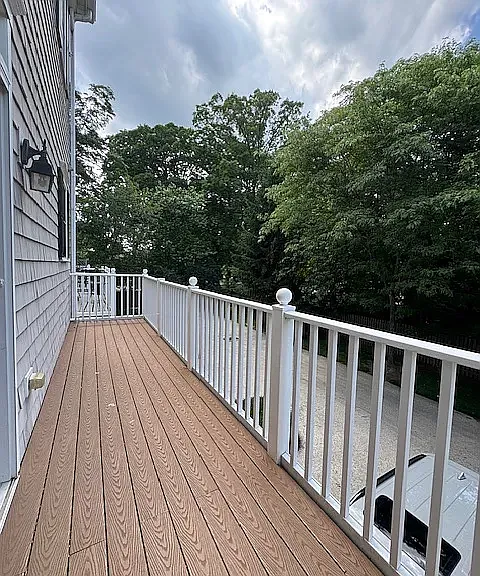 748 Moore Ave — Photo 18