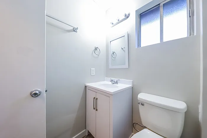 323 N Burbank Dr — Photo 10