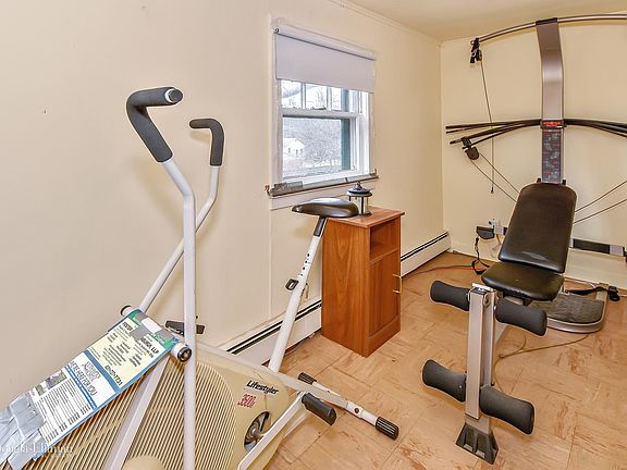 5th image of 560 Horton Ave