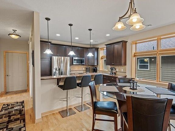 5th image of 852 Berwood Ave W