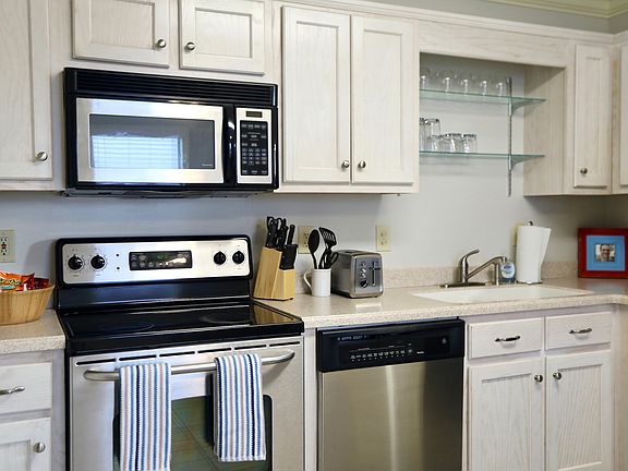5th image of 206 Edinburg Way