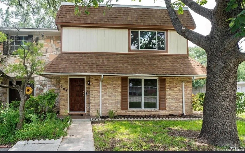 608 Strings Dr