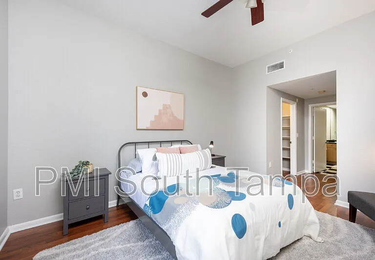 2421 W Horatio St #838 — Photo 14