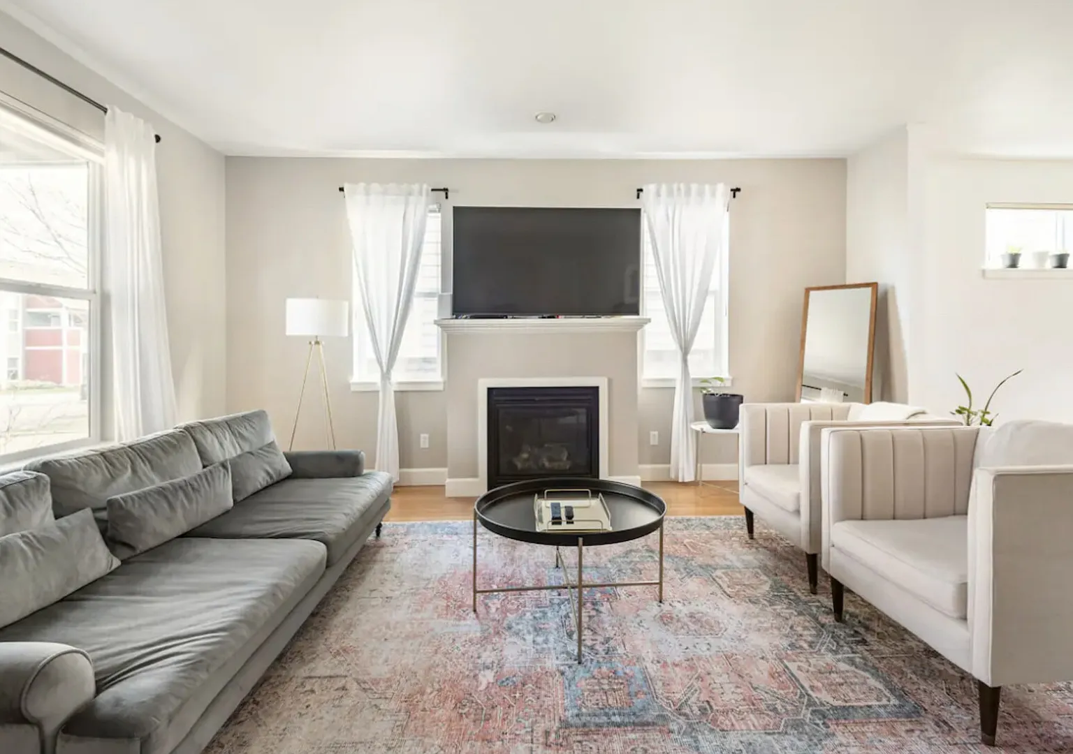 North Portland Haven - Fast WIFI - Spacious - 5 Beds — Photo 2