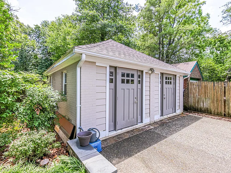 Accessory dwelling unit or office. Photos of interior will be posted tomorrow.
