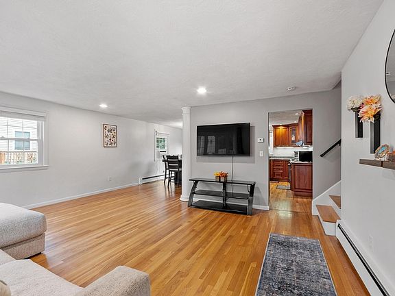 4th image of 119 Smith St