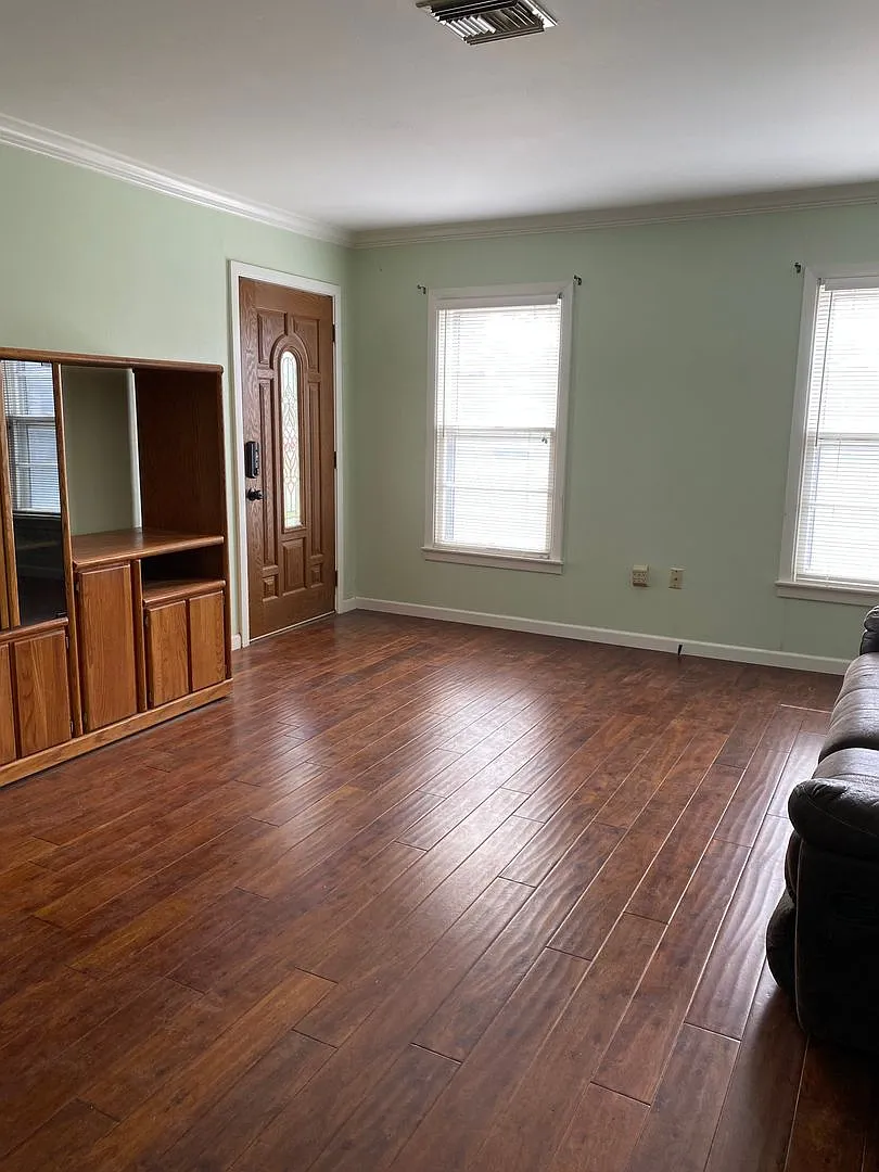 Large Family Home — Photo 2