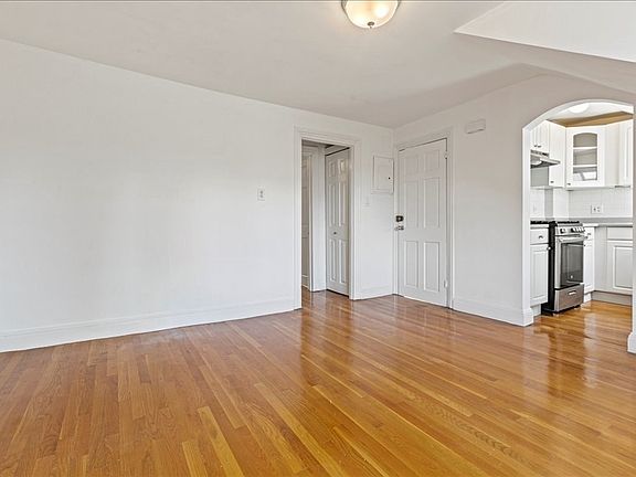 5th image of 619 Tremont St APT 4