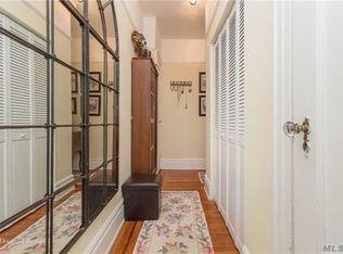 37 Brompton Rd APT 4D, Great Neck, NY 11021