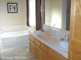 379 Highland Pl, Lemoore, CA 93245