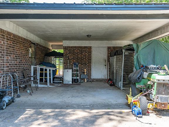 3rd image of 1302 W Taylor St