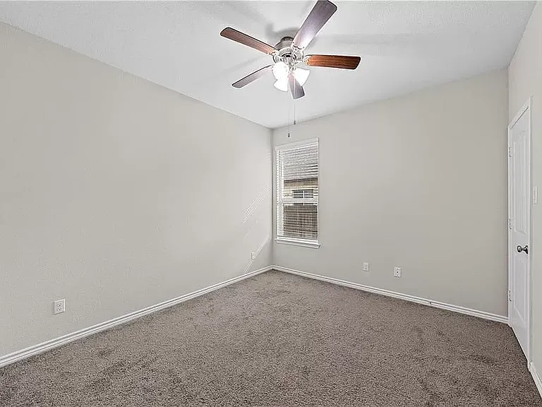 605 Lister Dr — Photo 13