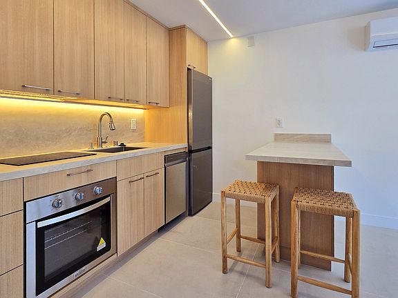 4th image of 1825 Pearl St #B