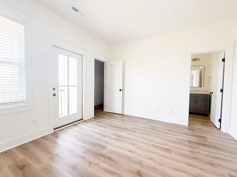 1348 Meridian St — Photo 12