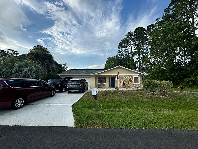 21 Banner Ln — Photo 1