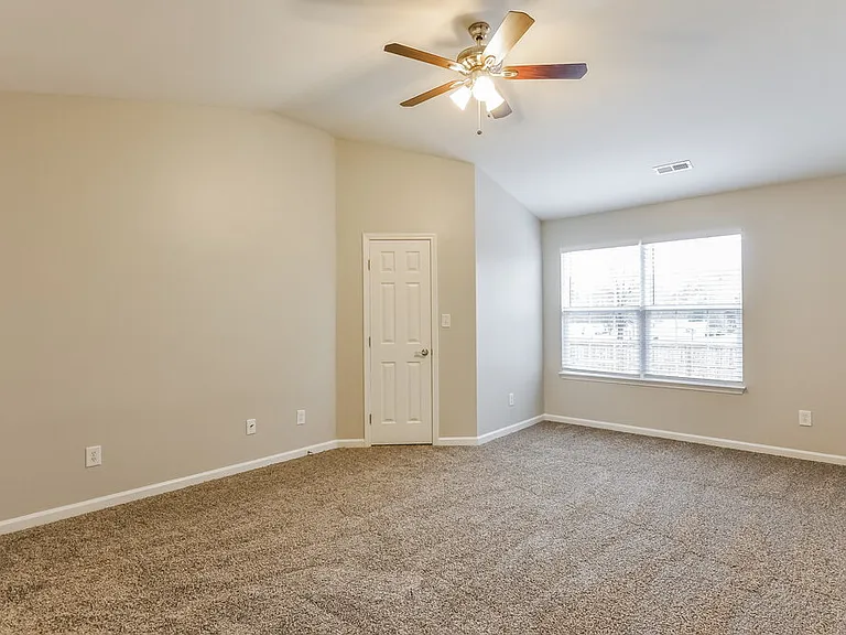 4027 Taylor Oaks Dr — Photo 8