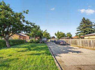 204 Taysham Cres, Toronto, ON M9V1X7
