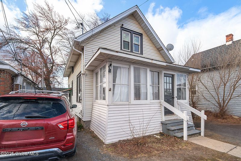 2nd image of 1026 Curry Road