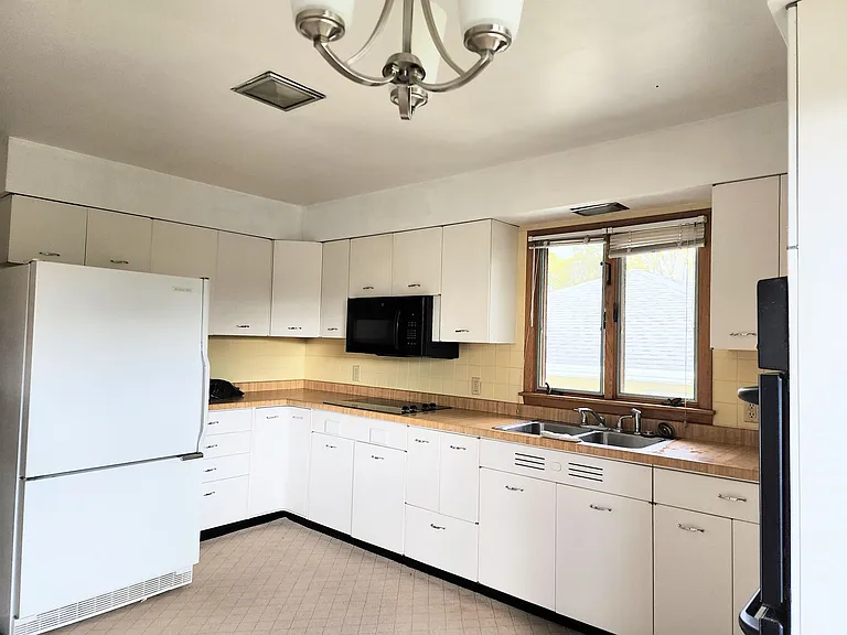 822 W Pleasant St — Photo 9