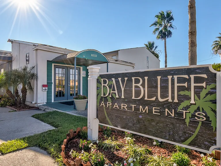 Bay Bluff Apartments — Photo 17