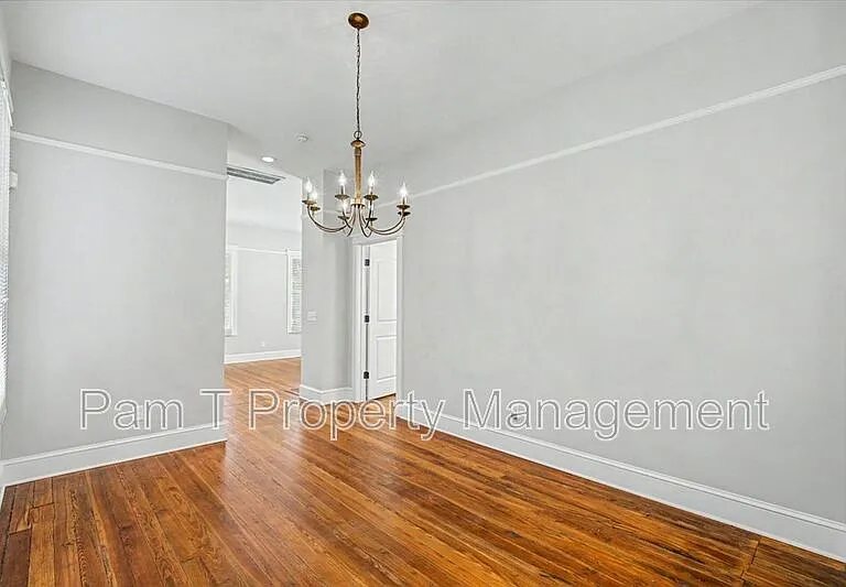 512 E 34th St — Photo 11