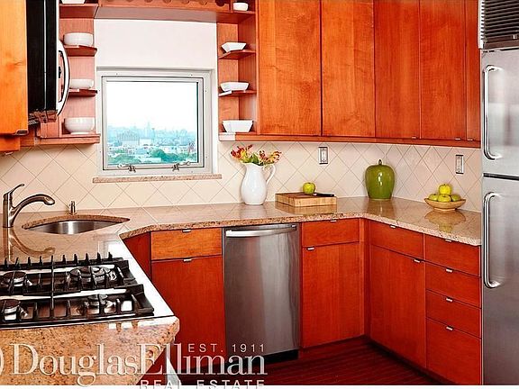 5th image of 381-383 Carlton Ave #11E