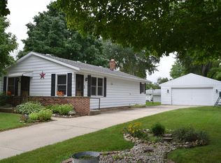 620 Scenic Dr E, West Bend, WI 53090