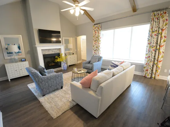 1278 Pershing St, Fayetteville, AR 72704