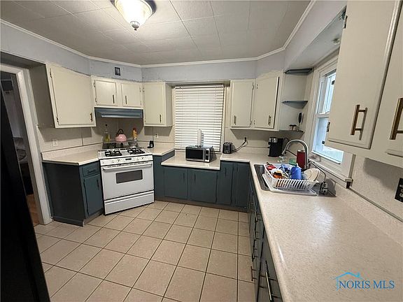 5th image of 83 Kensington Ave