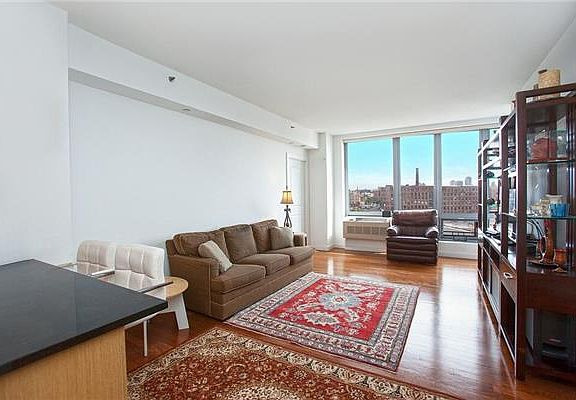 5th image of 5-49 Borden Ave #E7