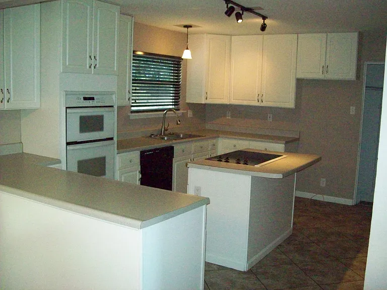 710 Teson Rd — Photo 2