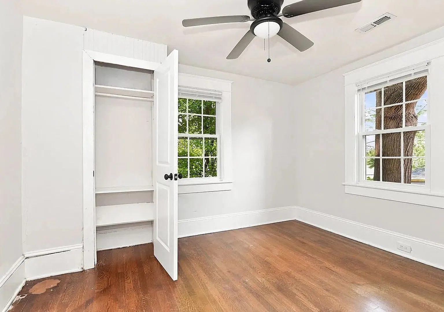Room in 4 Bedroom Home in Greensboro — Photo 4