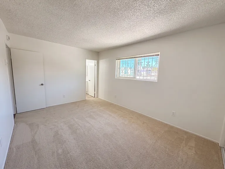 1033 Robinson Ave #14 — Photo 6