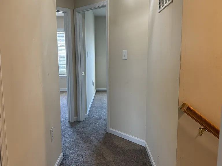 22 Litchfield Ln W — Photo 8